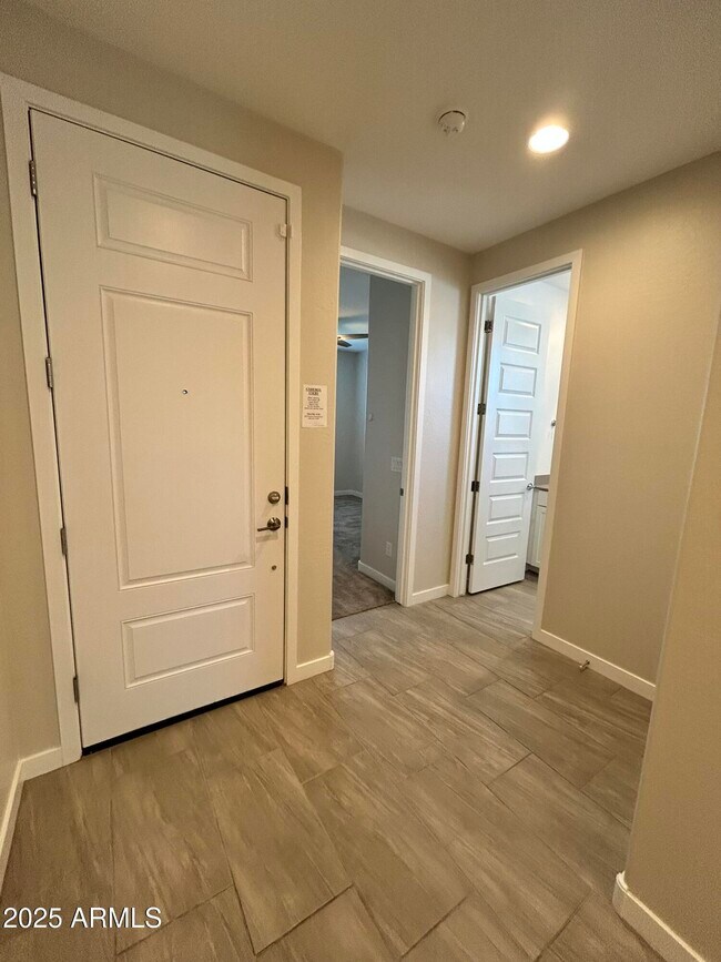 Building Photo - 6581 S Abbey Ln