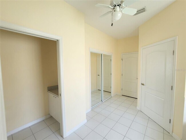 Building Photo - 165 Frontier Dr