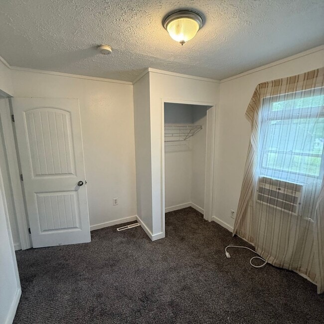 Building Photo - 3 bedroom 1 bath Bungalow with Large fenced in back yard available now.