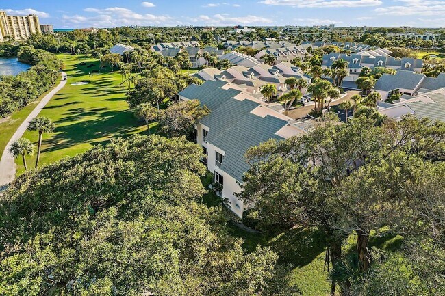 Building Photo - 2604 Fairway Dr N