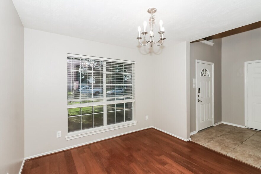 Building Photo - 16707 Great Oaks Glen Dr