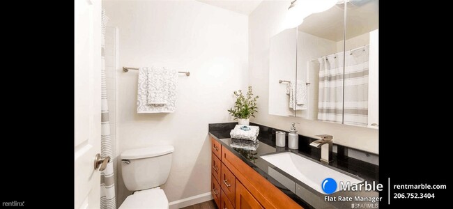 Building Photo - Studio, 1 bath Condo - 1614 Hudson St Apt 217