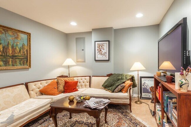 Primary Photo - 236 Rhode Island Ave NW