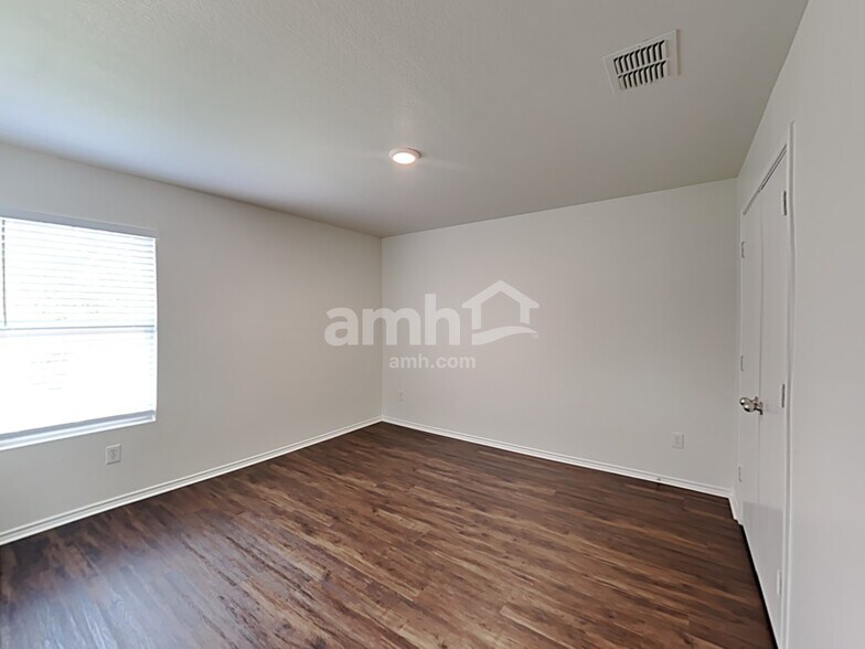 Building Photo - 8307 River Bluffs Dr