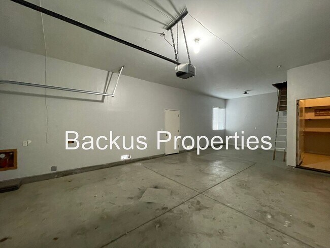 Building Photo - Wonderful four bedroom home close to shopping centers and parks