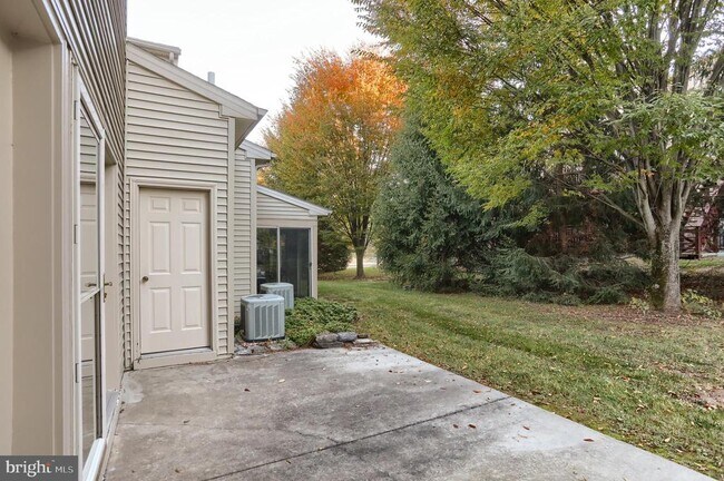 Building Photo - 712 Creekside Dr