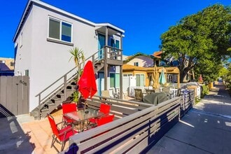 Building Photo - 810 Island Ct