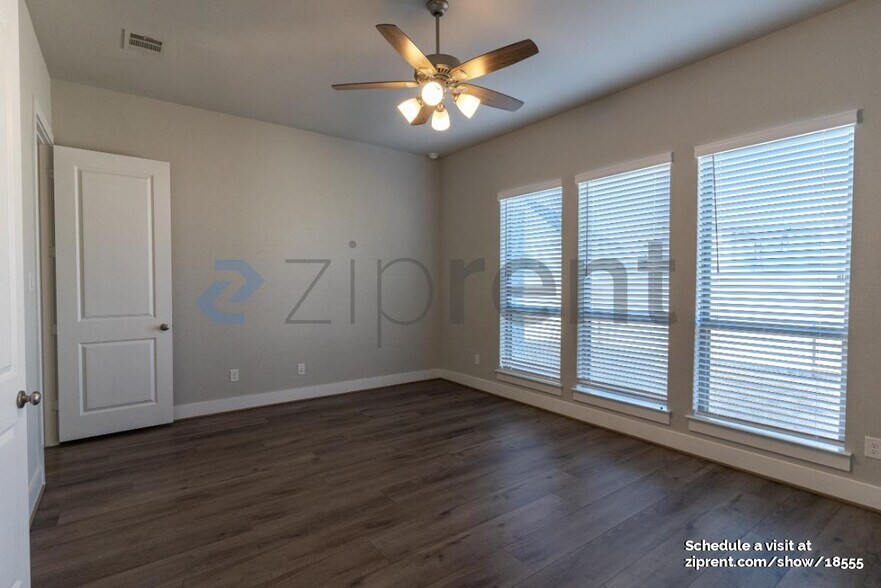 Building Photo - Unit