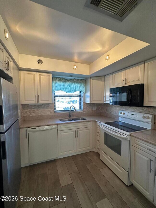 Building Photo - 2709 Golf Lake Cir