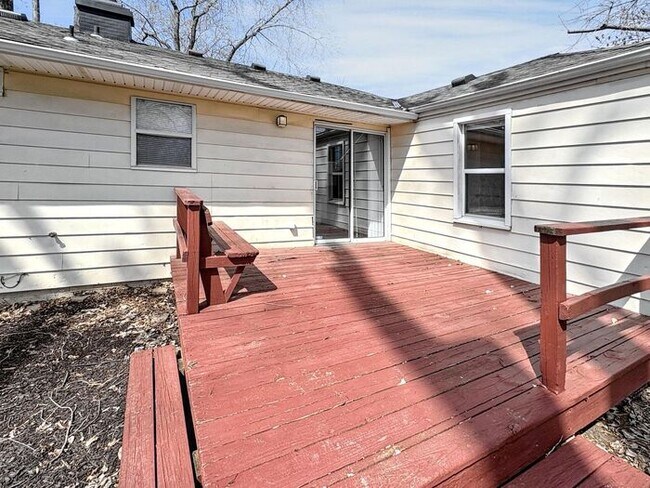 Building Photo - Spacious 4-Bedroom Home in a Prime Locatio...