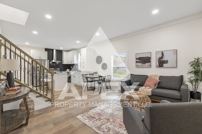 Building Photo - Stunning 4 Bd -3 Ba Single Family Home in ...