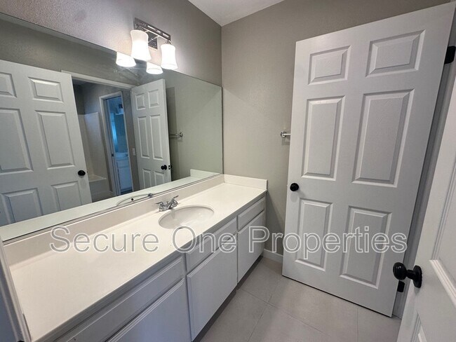 Building Photo - 379 Westlake Vista Ln