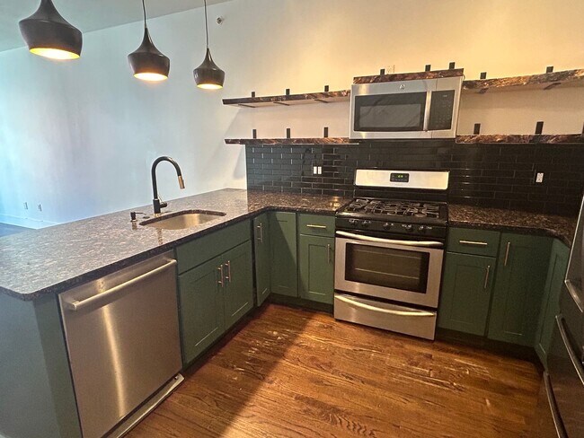Building Photo - Beautiful Condo with Amazing Roof Top Deck