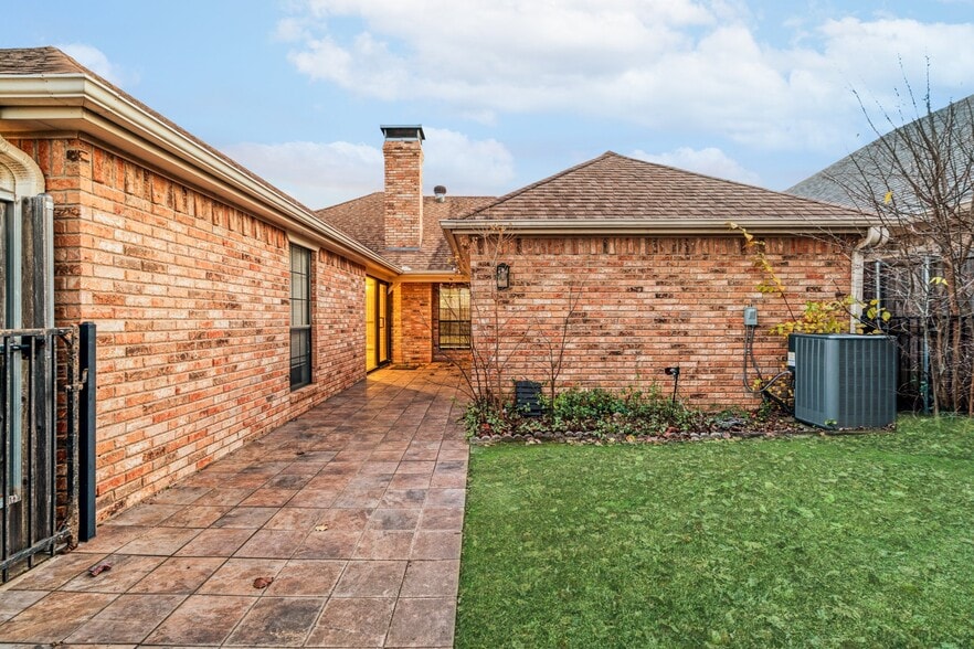 Building Photo - 4115 Primrose Ln