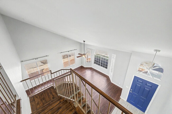 Building Photo - 1006 S Tiago Dr