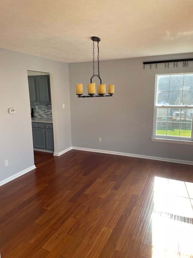 Dining Room - 104 Pine Creek Dr