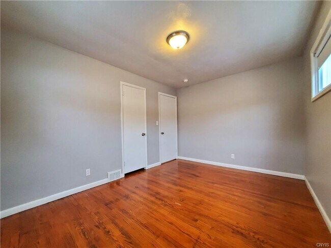 Building Photo - 1125 Salt Springs Rd