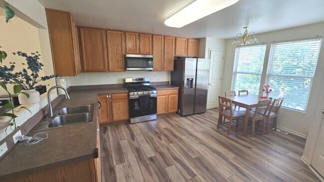 Building Photo - 484 Belvedere Ln