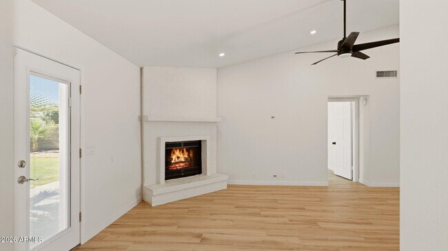 Building Photo - 15221 North 42nd Pl