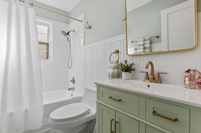 Building Photo - 622 Longview Dr