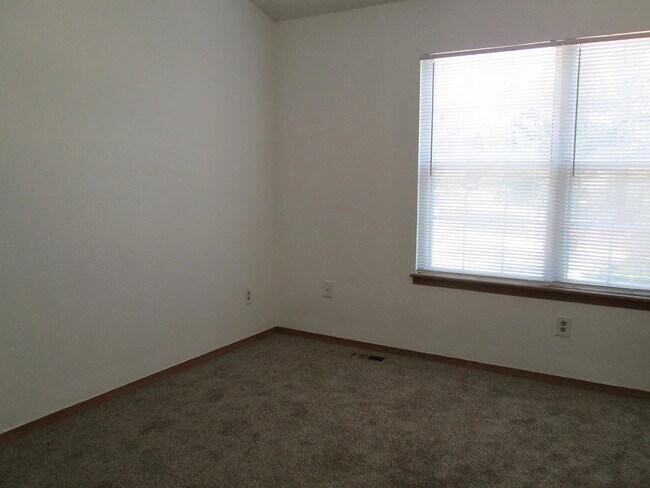 Building Photo - 2744 E Nichols Cir
