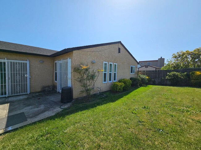 Building Photo - Spacious 4-Bedroom Home on the El Cerrito ...