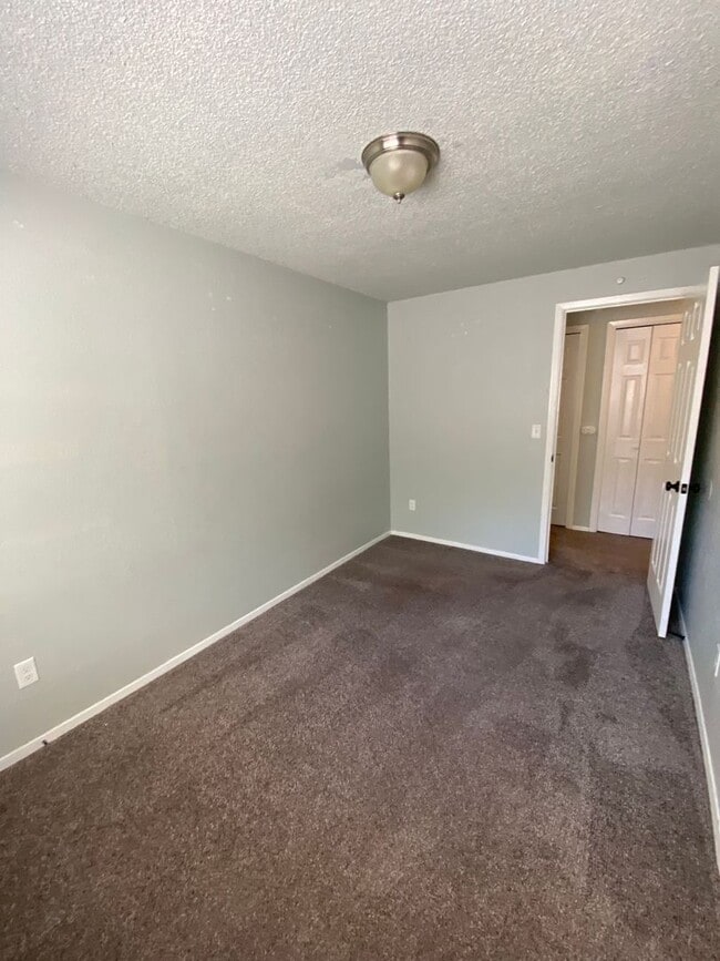 Building Photo - Ready first of June / 3 bedroom 2 bathroom...
