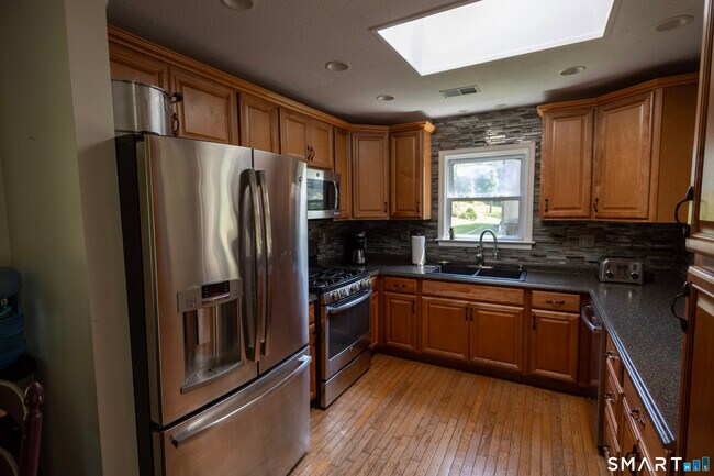 Building Photo - 18 Pinewood Shores