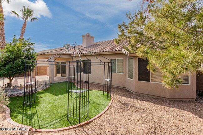 Building Photo - 9162 N Treasure Mountain Dr