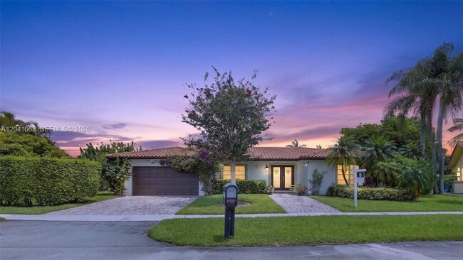 Building Photo - 16641 Royal Poinciana Dr