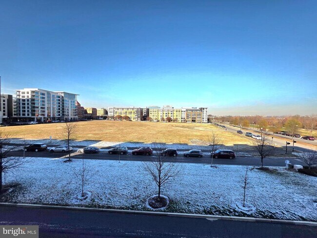 Building Photo - 737 Swann Ave