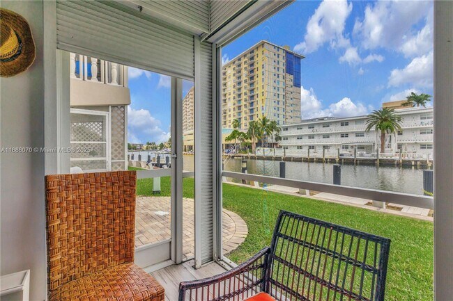 Building Photo - 440 Paradise Isle Blvd