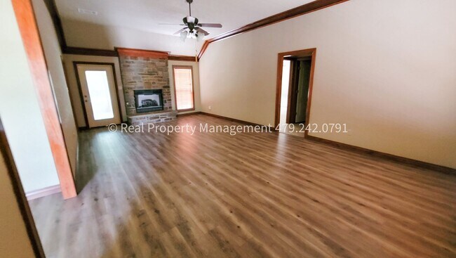 Building Photo - COMING IN JULY! Beautiful 3 bed/2 bath Hom...