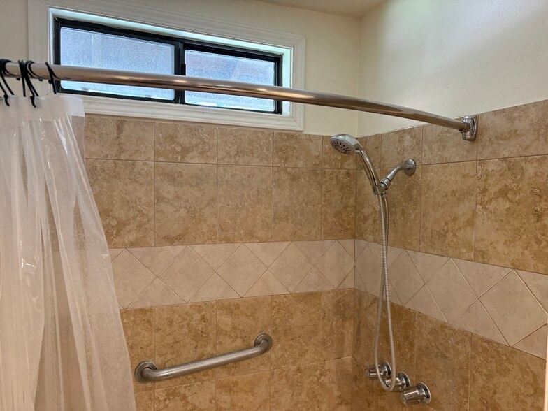 Building Photo - 7562 Coyote Creek Ct