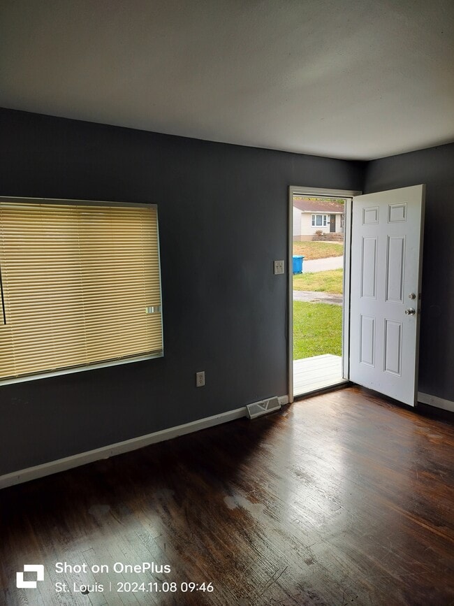 Building Photo - 10141 Baron Dr