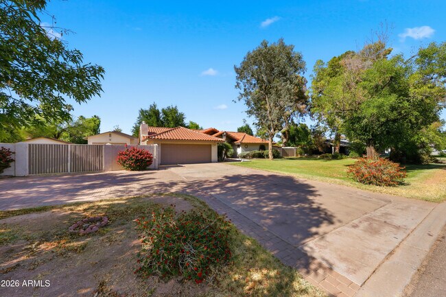 Building Photo - 10432 W Avalon Dr