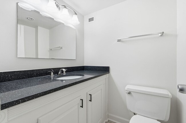 Building Photo - Sun-Filled 1BR/1.5BA with Garage Parking in The Willoughby!