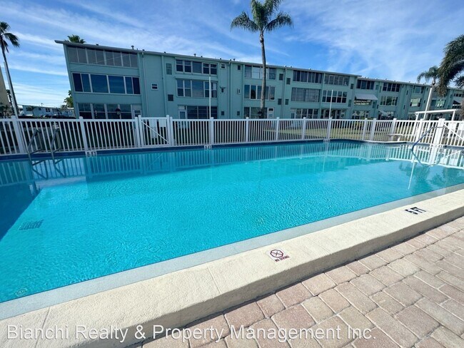 Building Photo - 2 br, 2 bath House - 1819 Shore Dr S #307