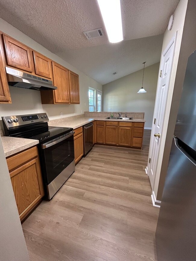 Building Photo - Beautiful Ranch Home in Springfield