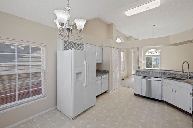 Building Photo - BRIGHT & UPDATED RANCH-STYLE HOME in D-20