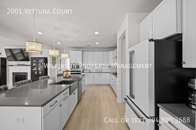 Building Photo - 2001 Vettura Ct