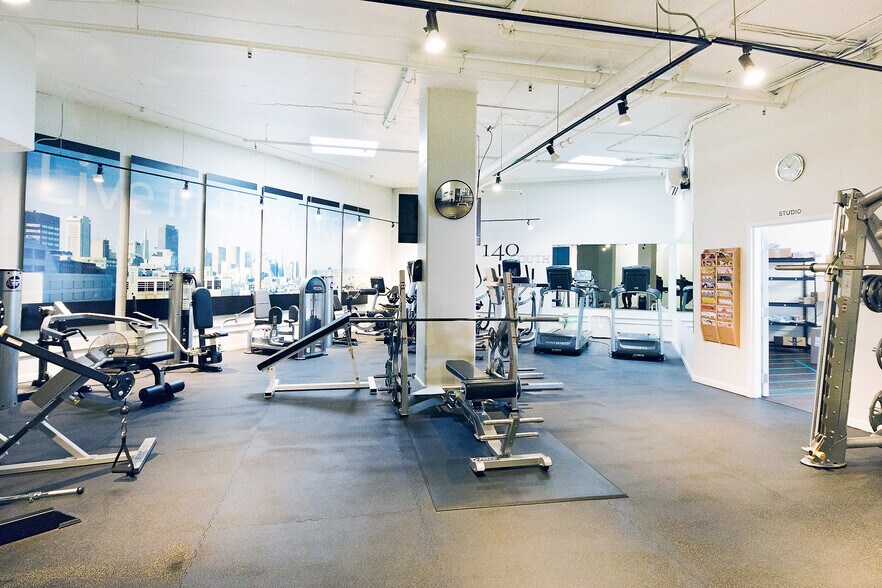 Building Photo - 140 S Van Ness Ave