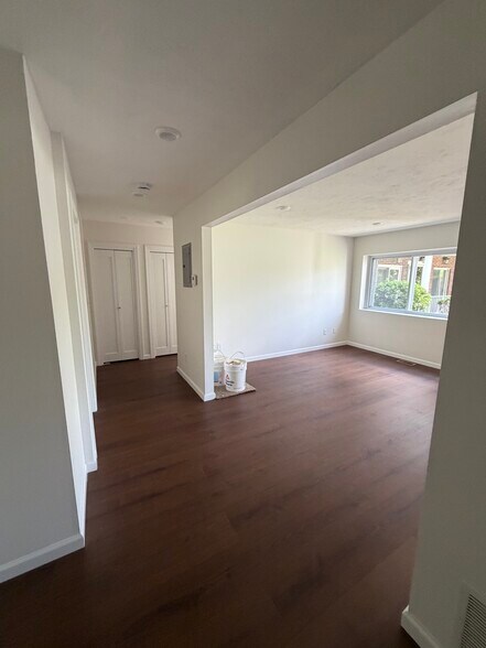 Building Photo - 47 Bayberry Dr