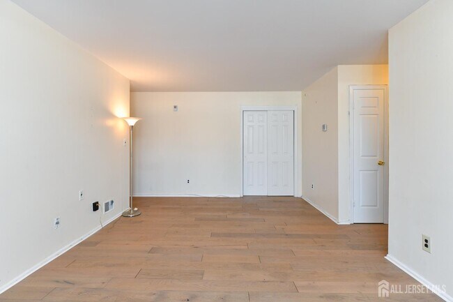 Building Photo - 290 Alpine Way