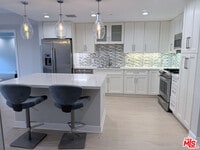 Building Photo - 5015 Balboa Blvd