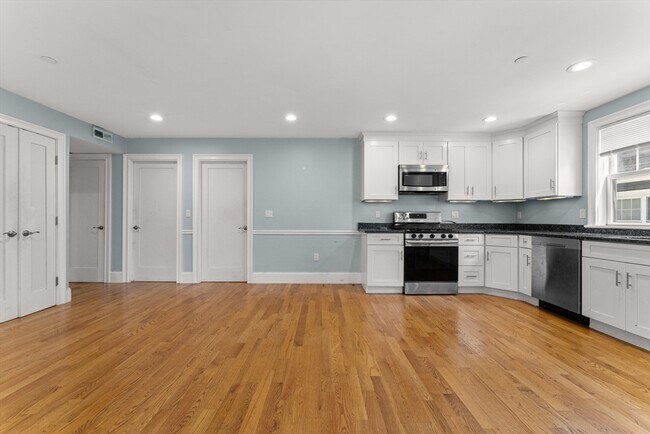 Building Photo - 152-154 Savin Hill Ave