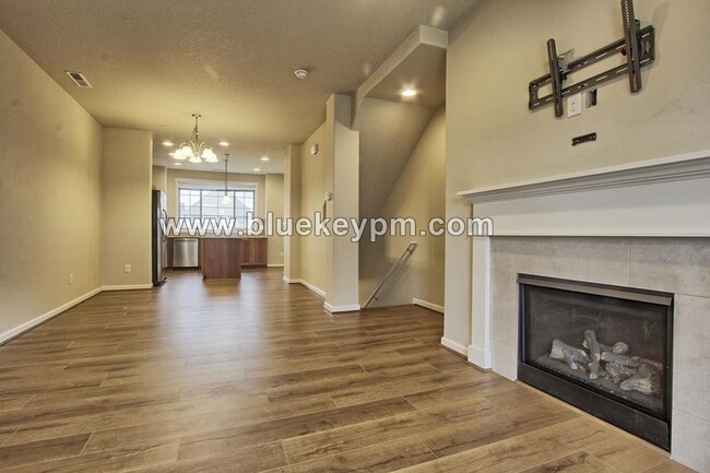 Building Photo - 2 Bed, 2.5 Baths Tri-Level Townhome with O...