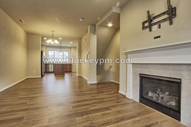 Building Photo - 2 Bed, 2.5 Baths Tri-Level Townhome with Open Office in Sherwood