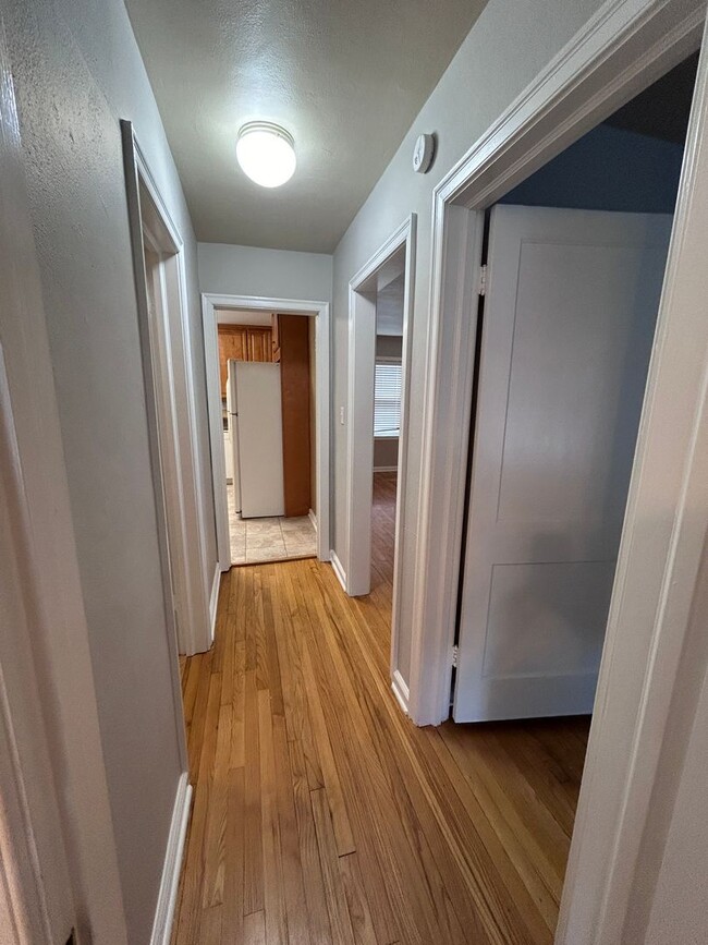 Building Photo - Adorable 2 BR home - Convenient to all thi...