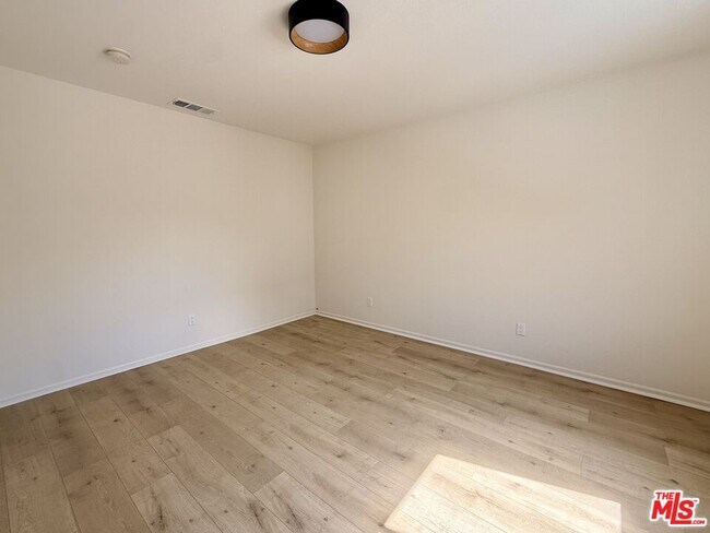 Building Photo - 1031 Coronado Ter
